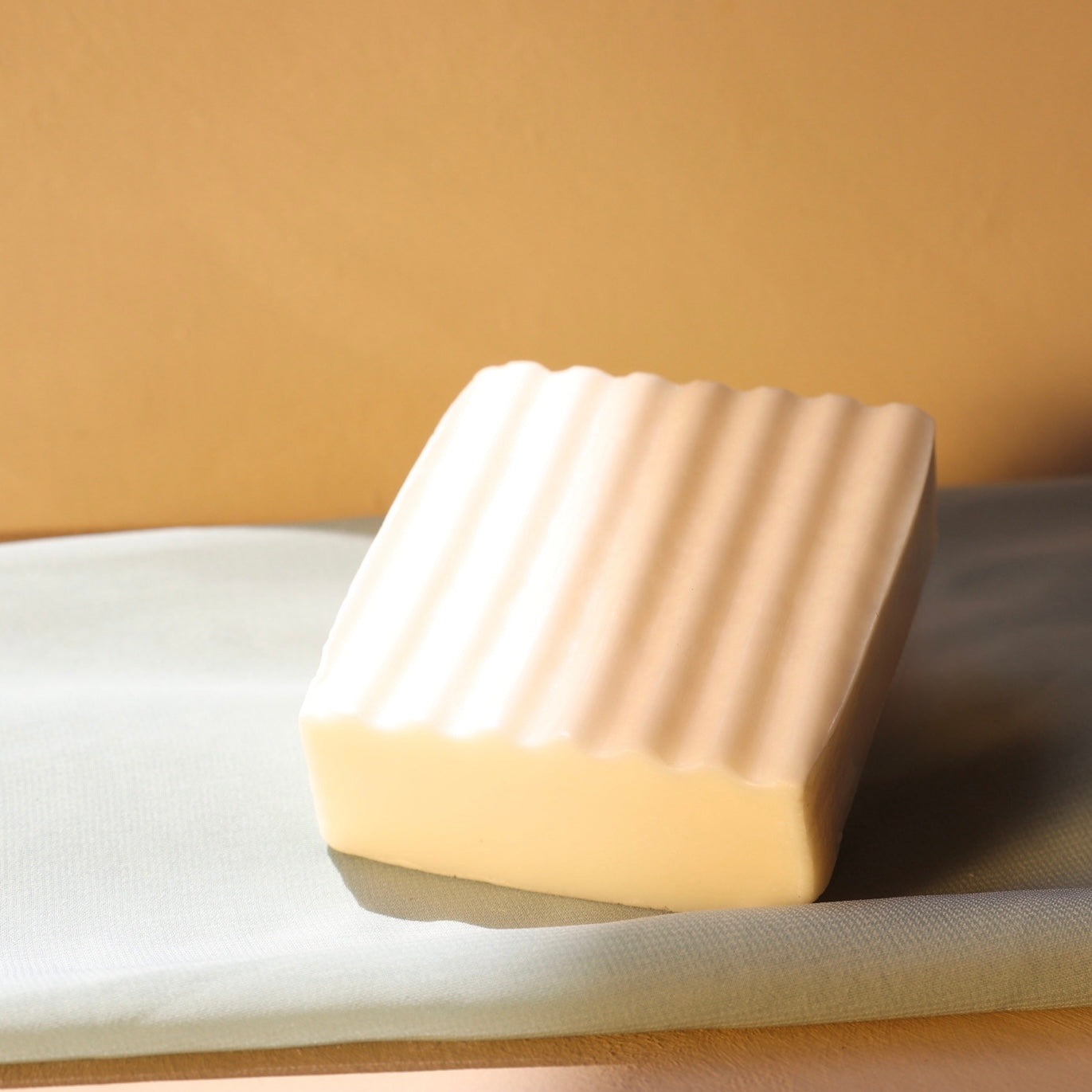 Hydrating sea moss and manuka honey soap