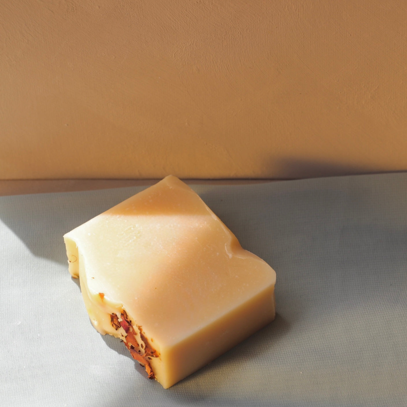 Natural probiotic cleansing bar for sensitive skin