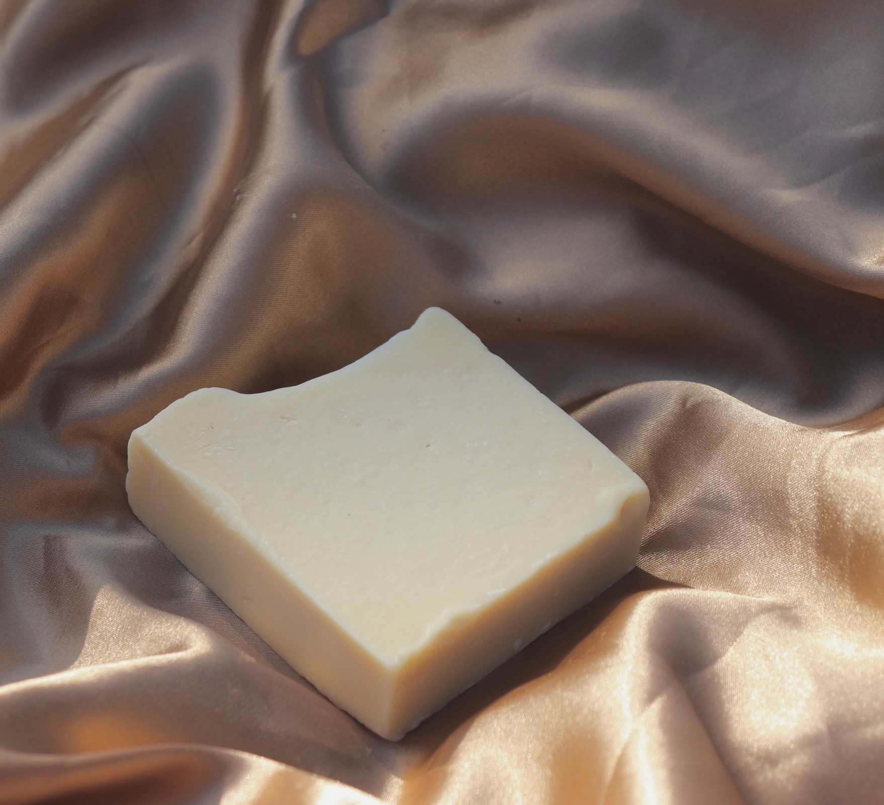 Handcrafted tallow soap with honey and jojoba oil
