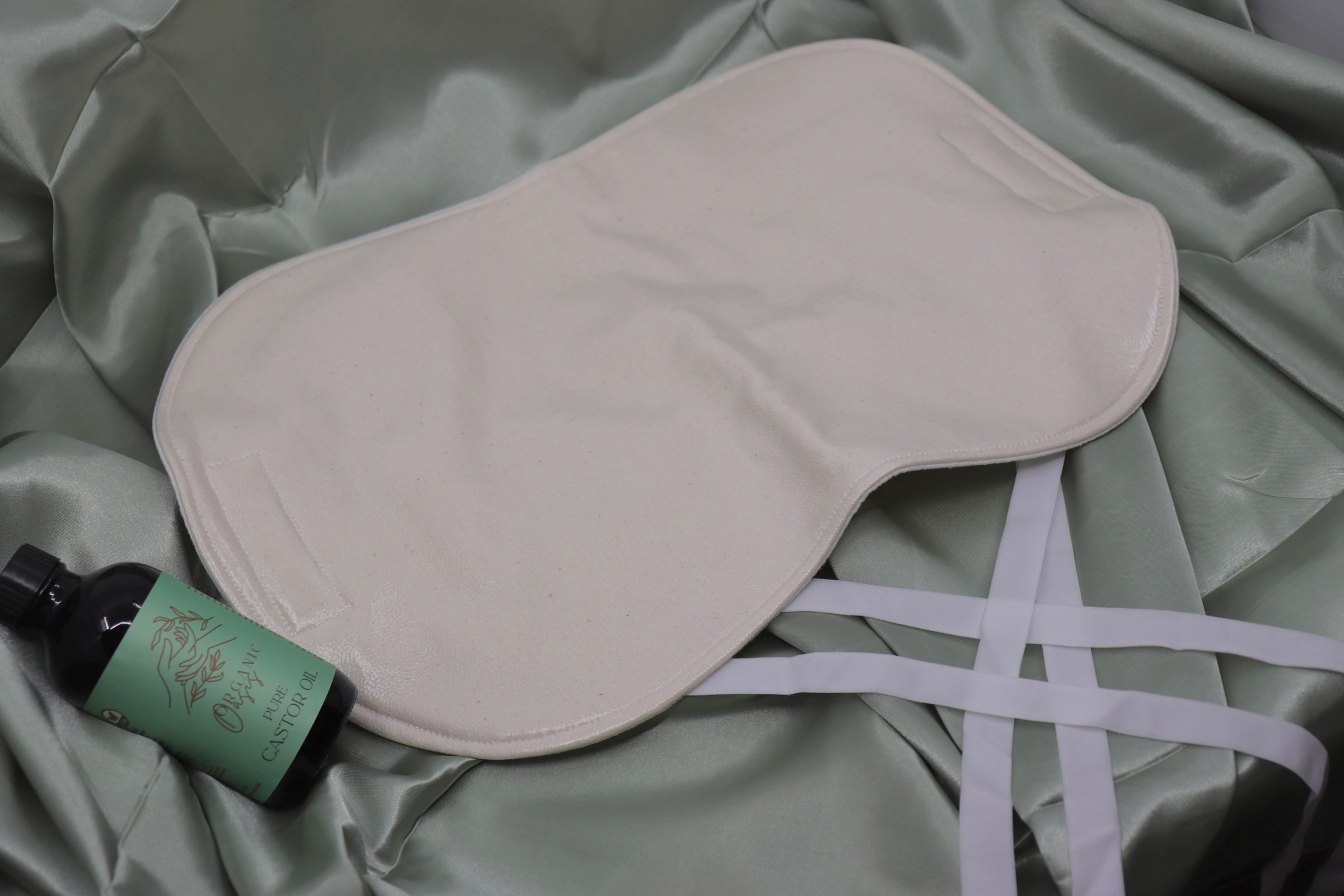 Reusable castor oil pack for the abdomen
