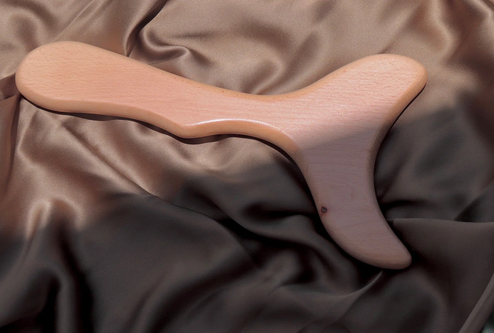 Sculpting massage tool for body-care rituals
